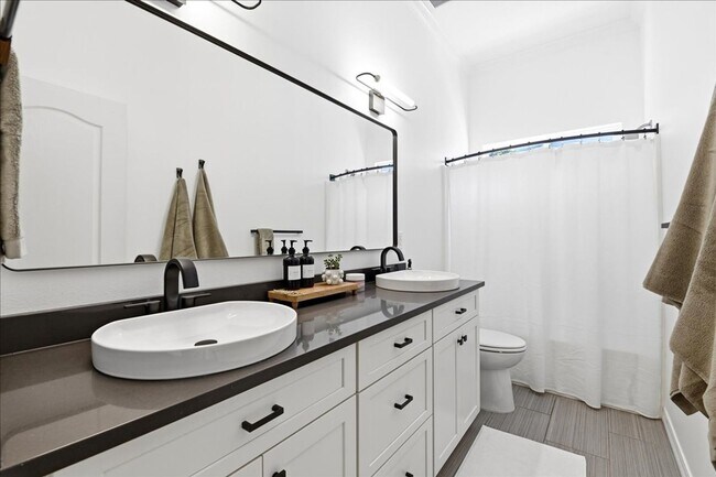 Building Photo - Luxury Living in Southeast Boise, 3-Car Garage, Hot Tub & Flexible Bonus Loft & Private/Secure Wo...