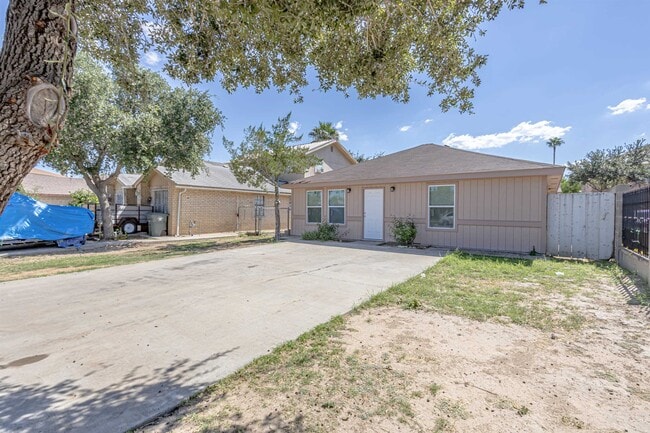 Building Photo - 227 Malaga Dr