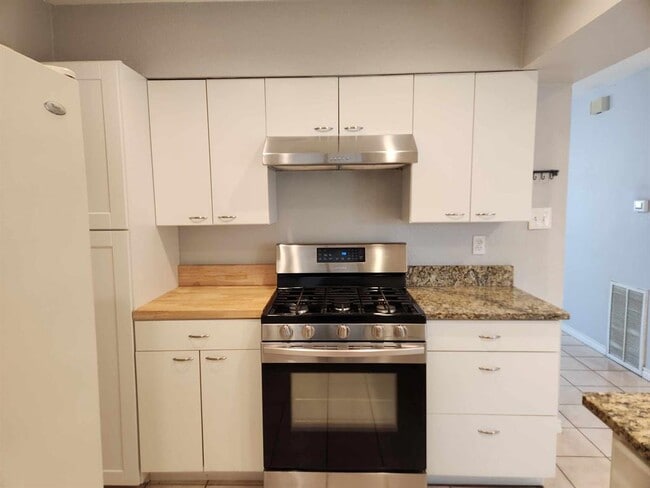 Building Photo - 3000 Ray Wood Dr