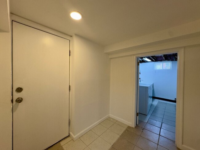 Building Photo - 1108 Elm Ridge Ave
