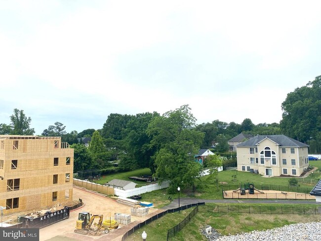 Building Photo - 10590 Red Oak St