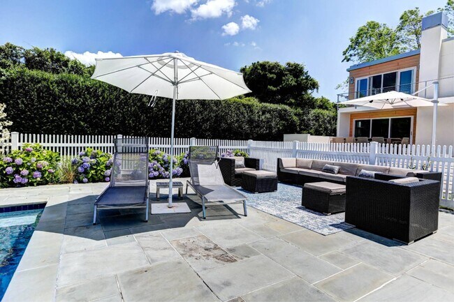 Building Photo - 117 Erica's Ln