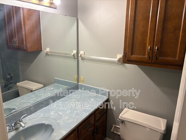 Building Photo - 3913 Oak Branch Cir E