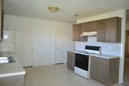 Building Photo - 4 BR 2 BATH NEXT TO HARKER HEIGHTS COMMUNI...