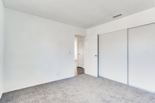 Building Photo - Redone STUNNING 1st floor Apartment!