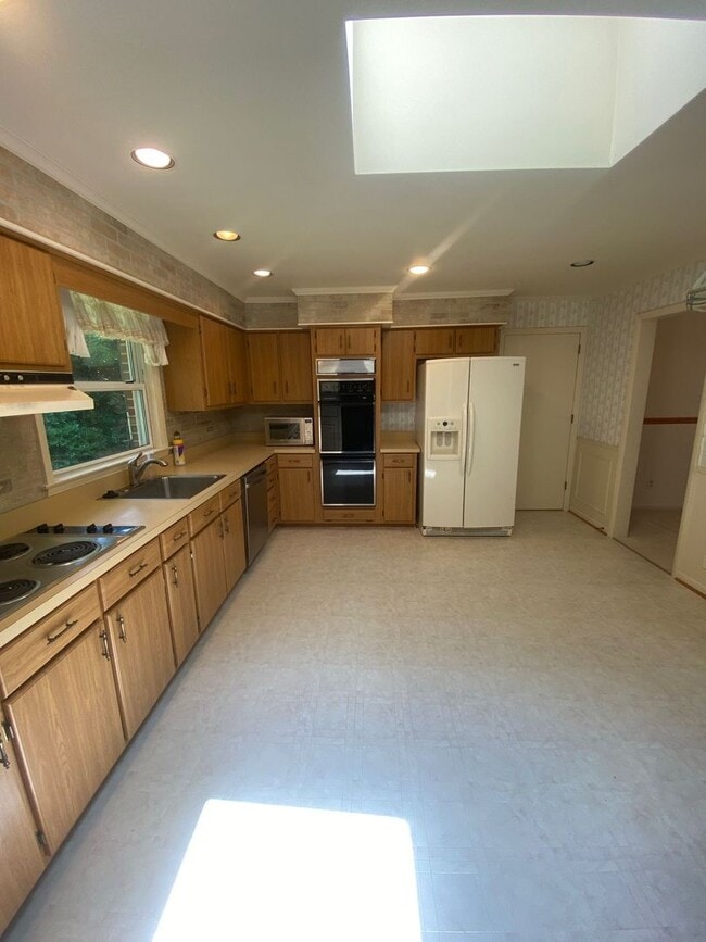 Building Photo - Welcome to your home in Chesopeian Colony,...