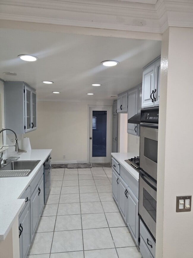 Building Photo - Beautiful Rental in Garden Grove