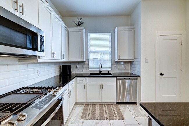 Building Photo - 1523 Cathedral Bend Drive