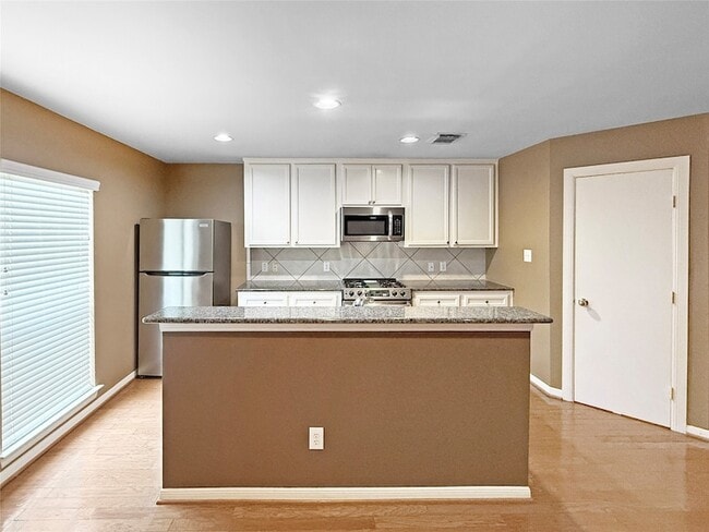 Building Photo - 1263 W 17th St