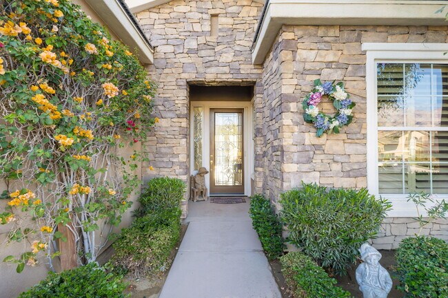 Building Photo - 60602 Juniper Ln