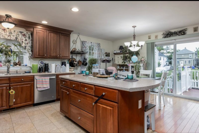 Building Photo - 160 S Elm St