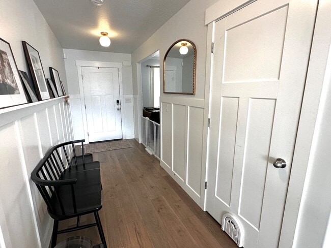 Building Photo - 353 N High Ridge Rd