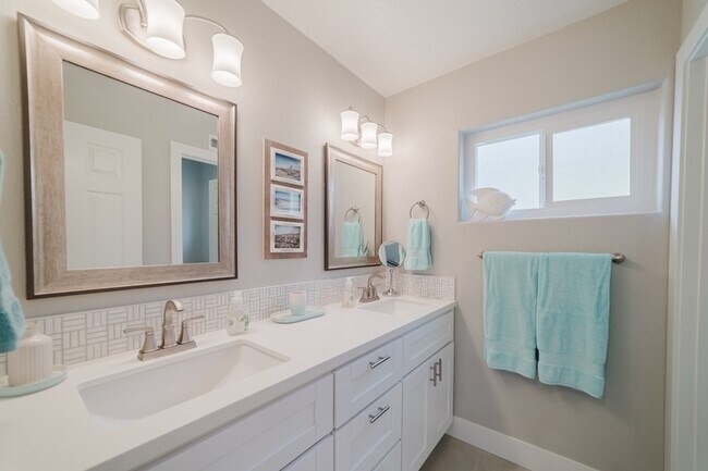 Building Photo - 7528 Navigator Cir