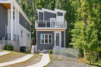 Building Photo - Tastefully Built Modern Durham Home