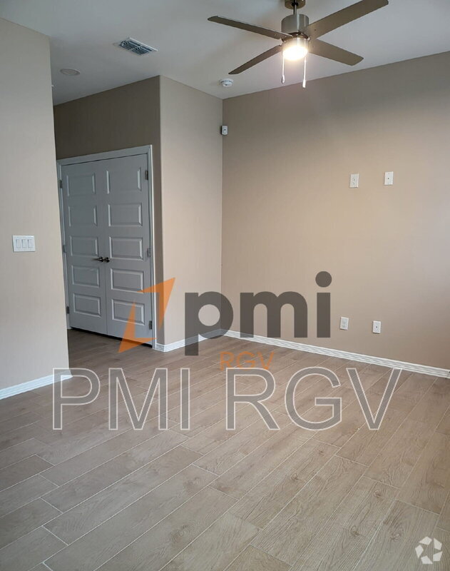 Building Photo - 3009 W Kenwood St