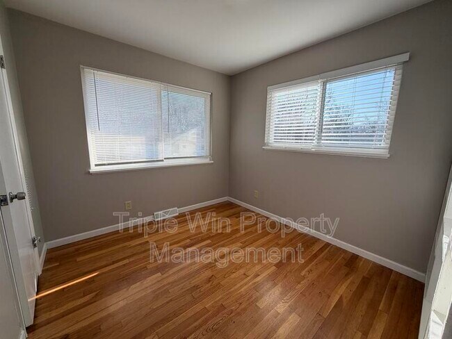 Building Photo - 10191 Mayfair Dr