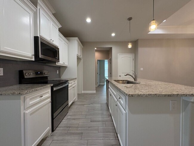 Building Photo - DCR602