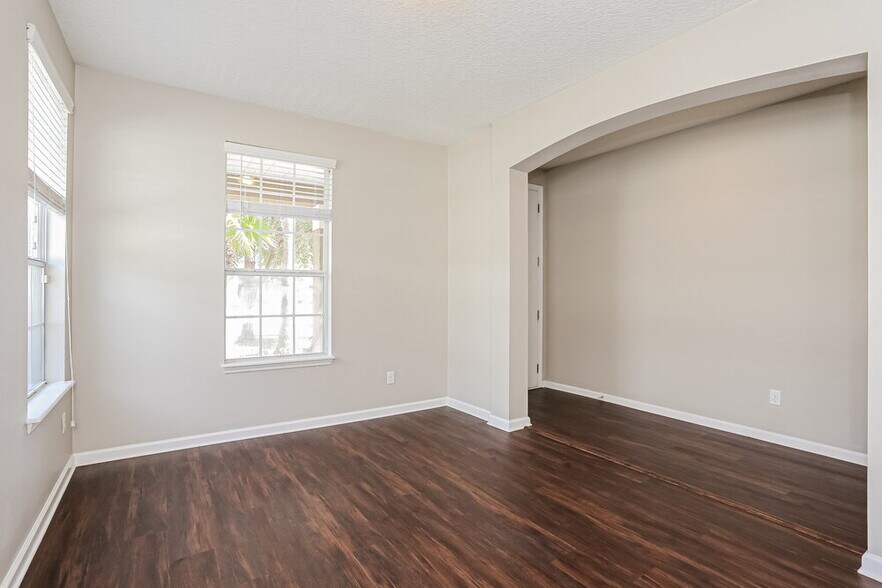 Building Photo - 15889 Lexington Park Blvd