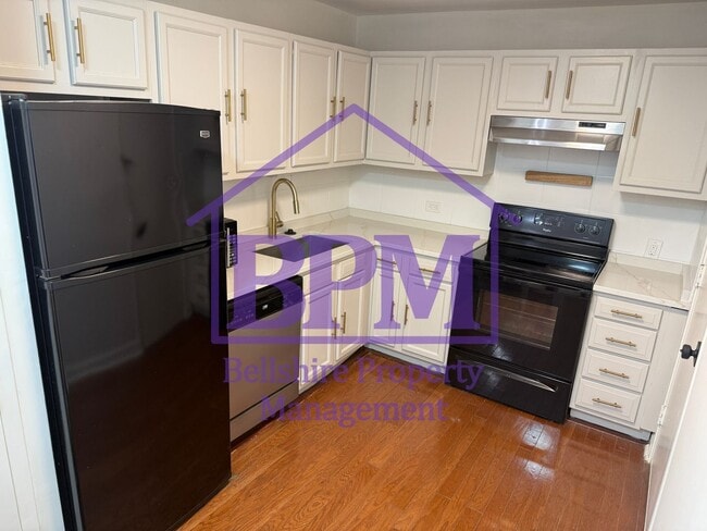 Building Photo - Modern 2 Bed, 2 Bath Condo in the Heart of...
