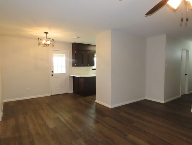 Building Photo - Spacious 4-Bedroom Home in Whitehouse ISD – Pet-Friendly with Large Fenced Yard! Bonus: Lawncare ...