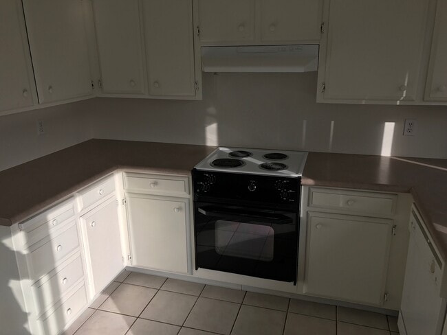 Building Photo - 1908 S Pride St