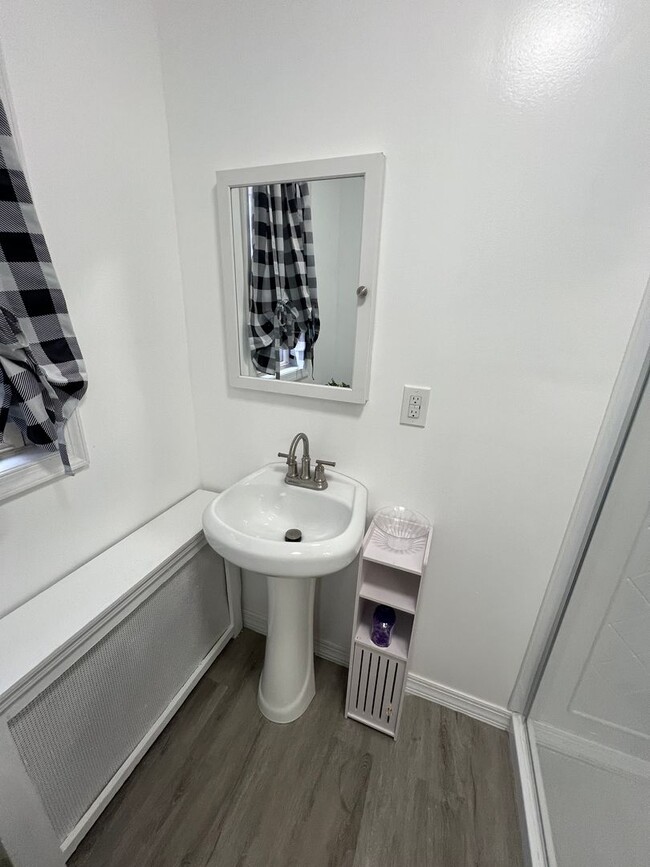 Building Photo - Newly Updated 3 bedroom Mount Penn Home with garage