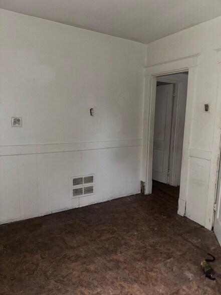 Building Photo - 3738 Sylvan Pl