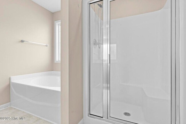 Building Photo - 4 Bedroom Home In Carolina Plantation!