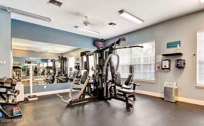 Building Photo - 10550 Baymeadows Rd