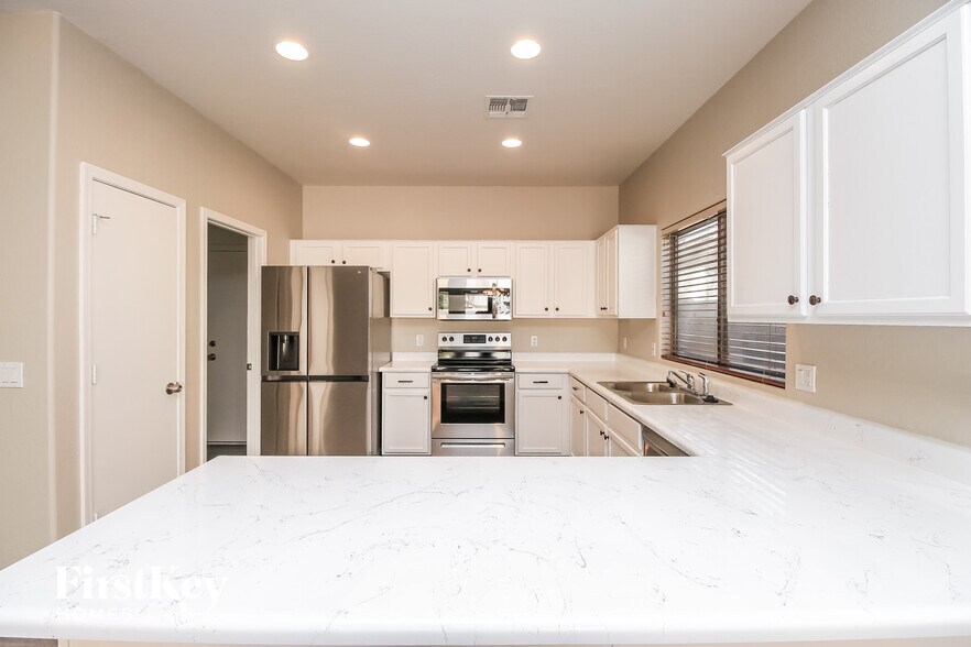 Building Photo - 28067 N Quartz Dr