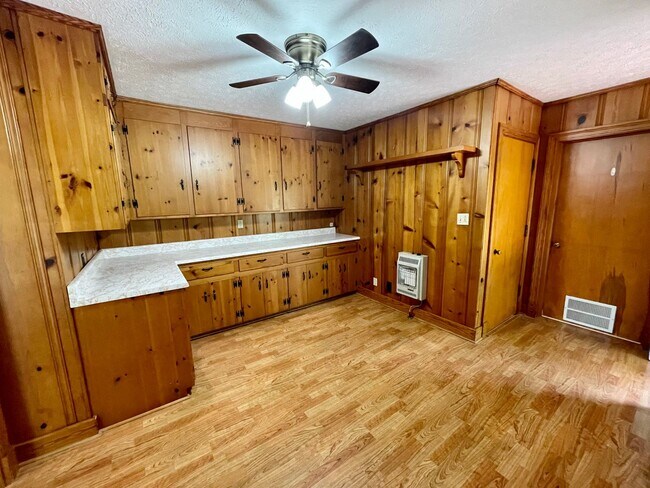 Building Photo - Nice home near downtown Athens!