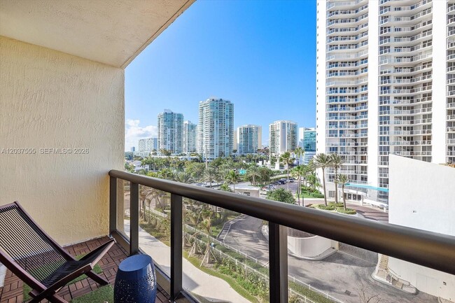 Building Photo - 16275 Collins Ave