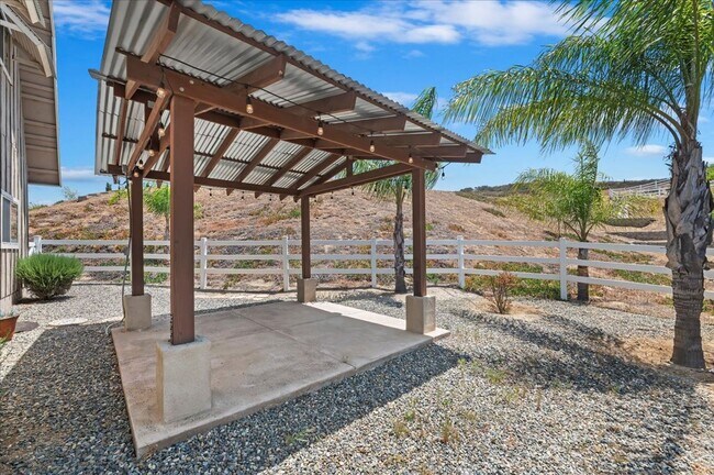 Building Photo - **Spacious 2-Bedroom Home In The Heart Of Wine Country**