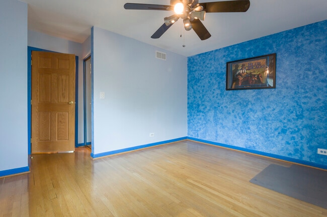 Building Photo - 1301 N Northwest Hwy