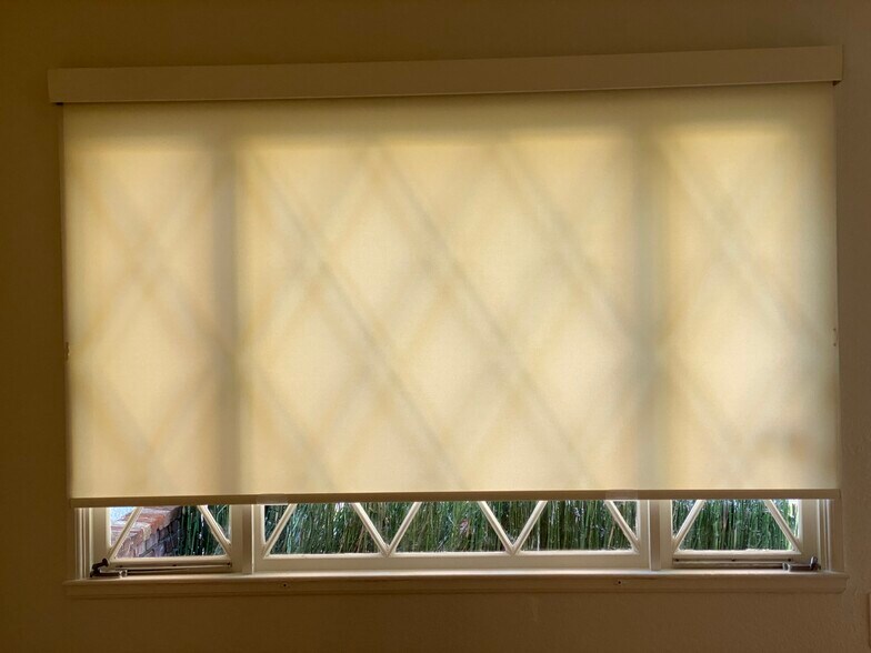 Building Photo - 5828 E Parkcrest St