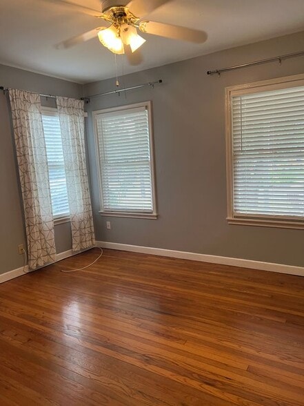 Building Photo - 210 meadowlane