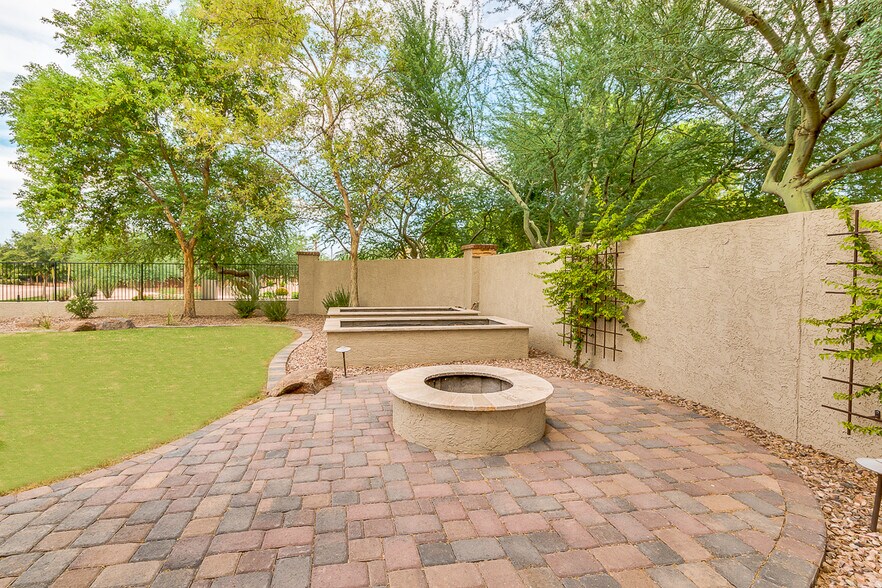 Building Photo - 1326 E Macaw Dr
