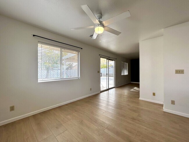 Building Photo - AVAILABLE NOW!! 3 Bedroom 2 Bathroom Home in Yucca Valley!! MOVE IN SPECIAL HALF OFF ONE MONTH'S ...