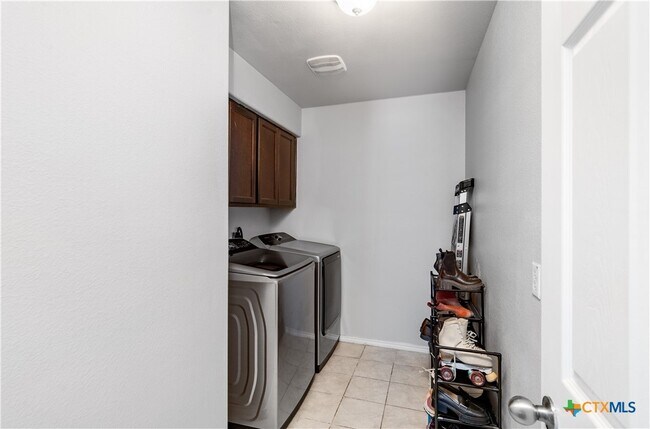 Building Photo - 5634 Stonehaven Dr