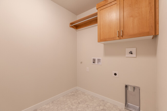 Laundry Room - 16009 NE 30th St