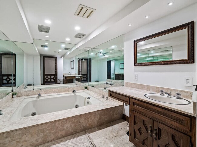 Building Photo - 1811 Breezewood Dr