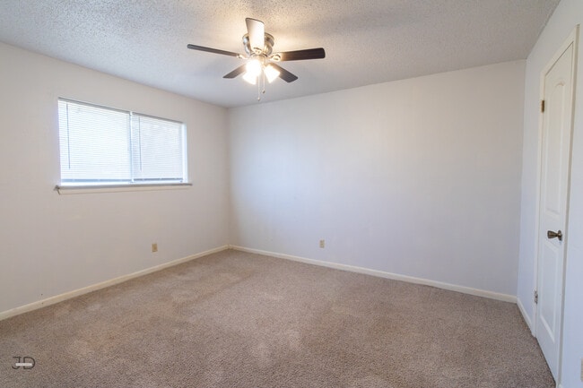 Building Photo - 2913 S Bandera Dr