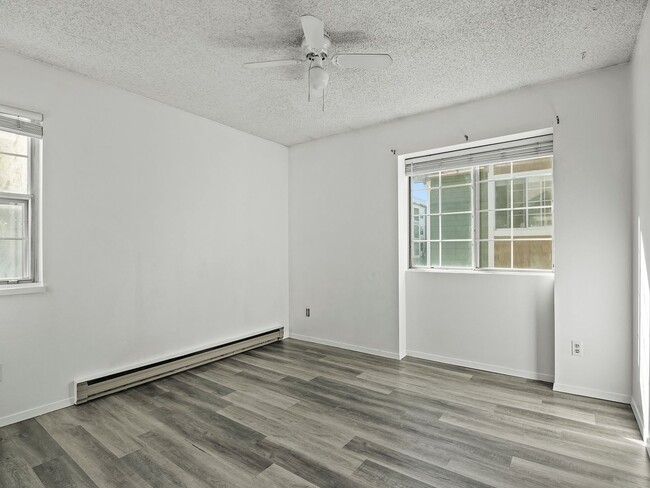 Building Photo - Cozy 2 Bed 2 Bath Condo Blocks from CSU Ca...