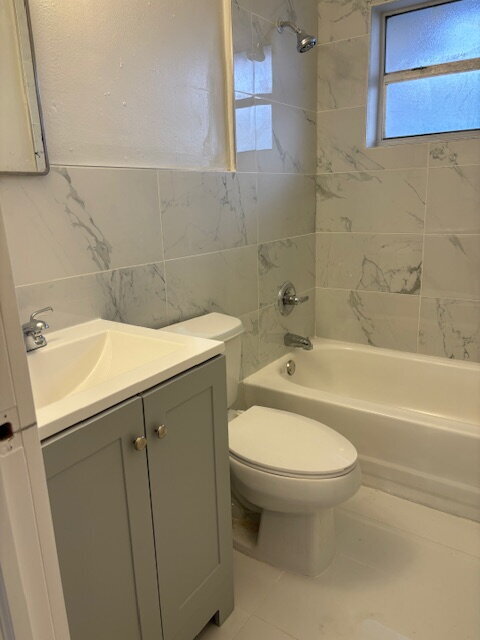 Building Photo - 2 Bedroom in Fort Lauderdale