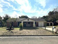 Building Photo - 204 Thompson St