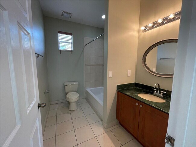 Building Photo - 5031 Madison Lakes Cir W