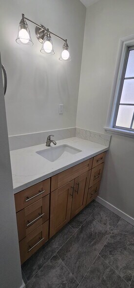 Building Photo - 3622 Stancrest Dr