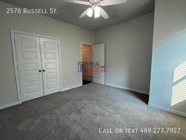 Building Photo - 2576 Russell St