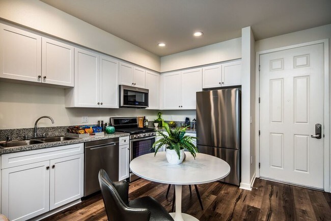 Building Photo - 1836 Sichel St