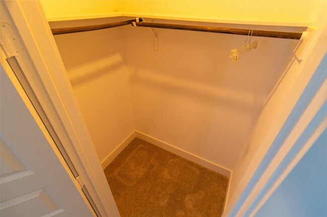 Building Photo - 18610 Parkland Square Pl